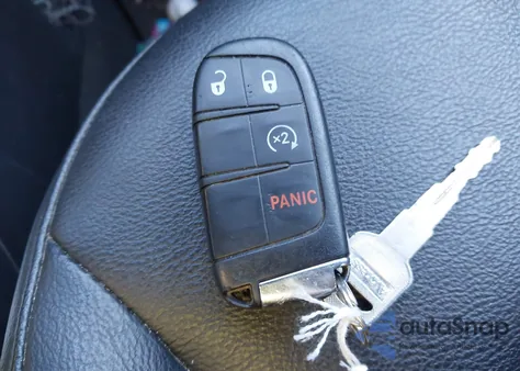 2018 Jeep Compass Latitude 4X4 из США, поврежденный, VIN 3C4NJDBB7JT176587